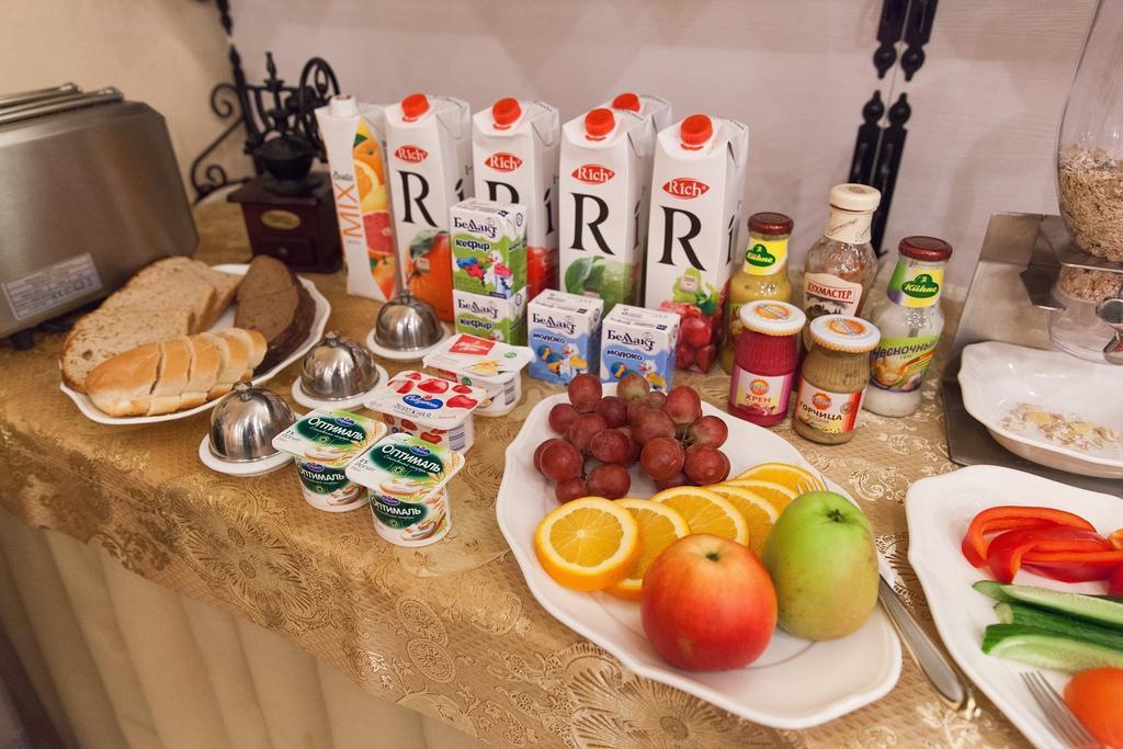 Gubernsky Hotel Minsk Ngoại thất bức ảnh