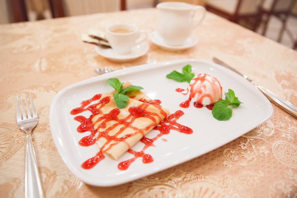 Gubernsky Hotel Minsk Ngoại thất bức ảnh