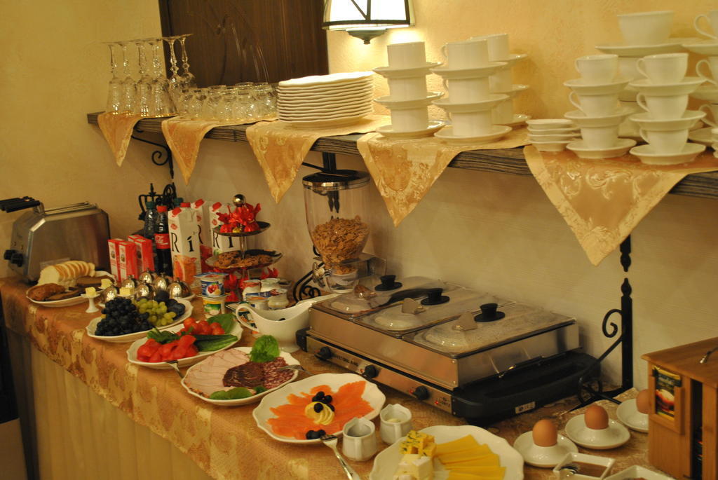 Gubernsky Hotel Minsk Ngoại thất bức ảnh