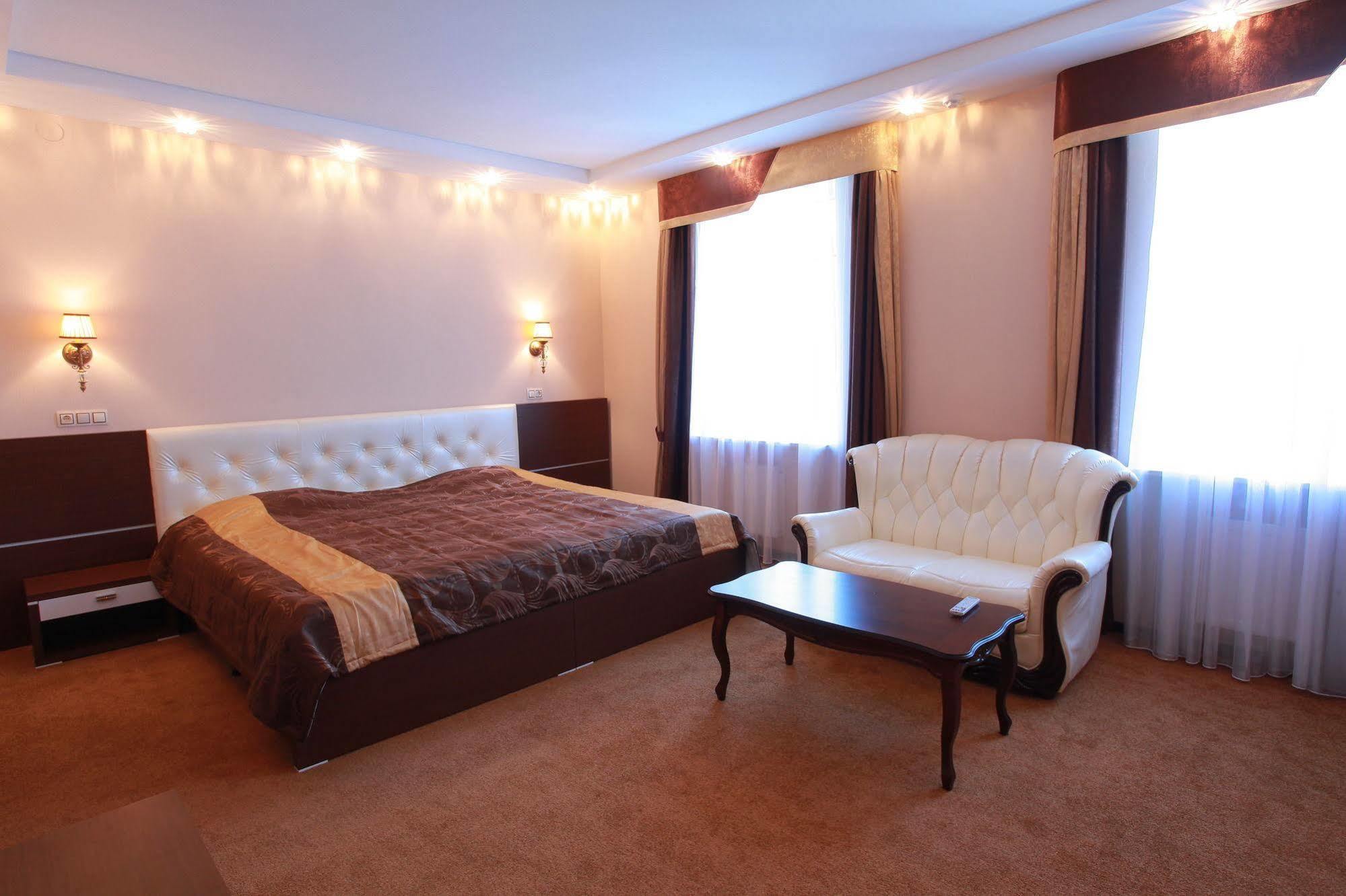 Gubernsky Hotel Minsk Ngoại thất bức ảnh