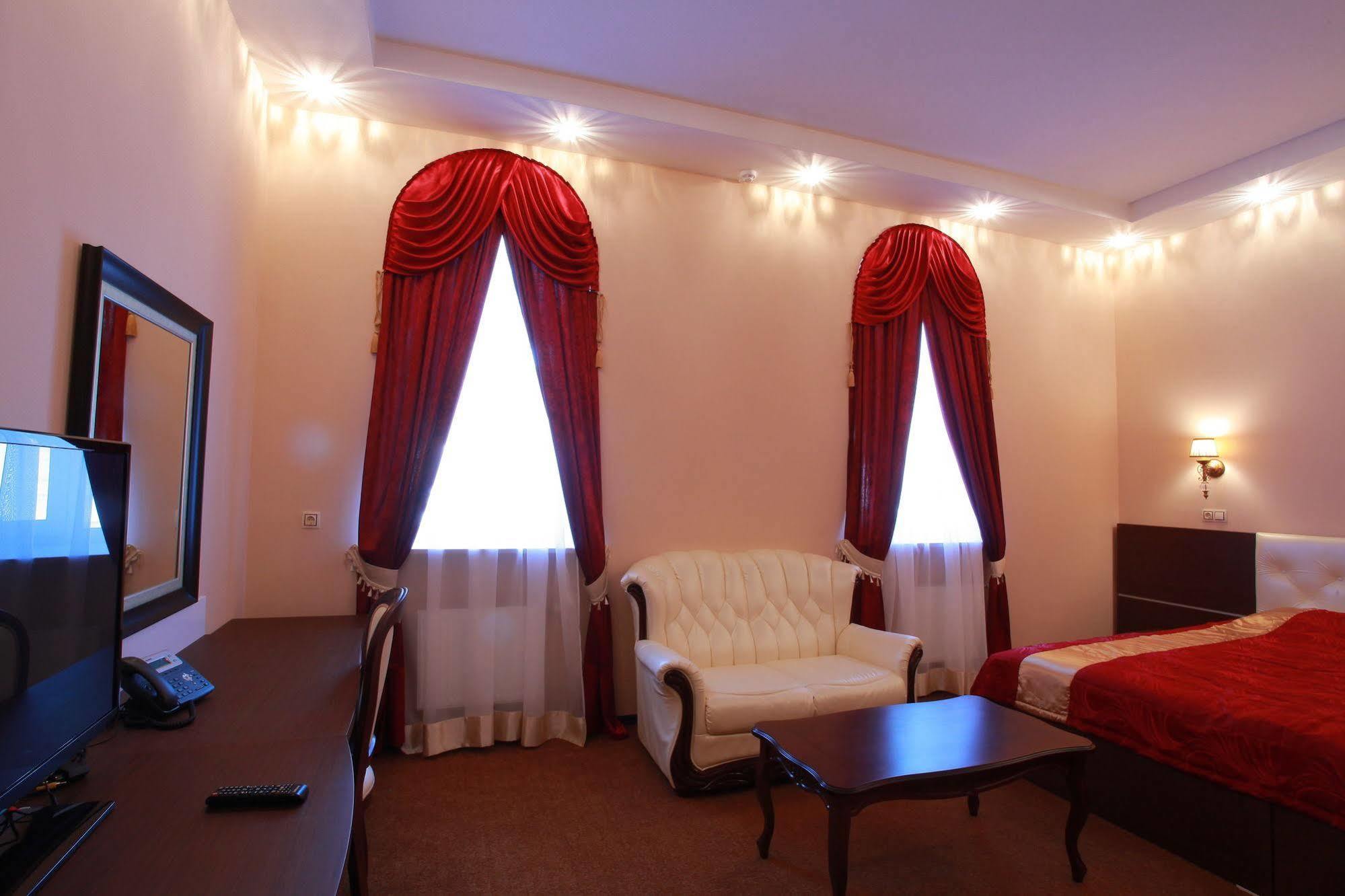 Gubernsky Hotel Minsk Ngoại thất bức ảnh