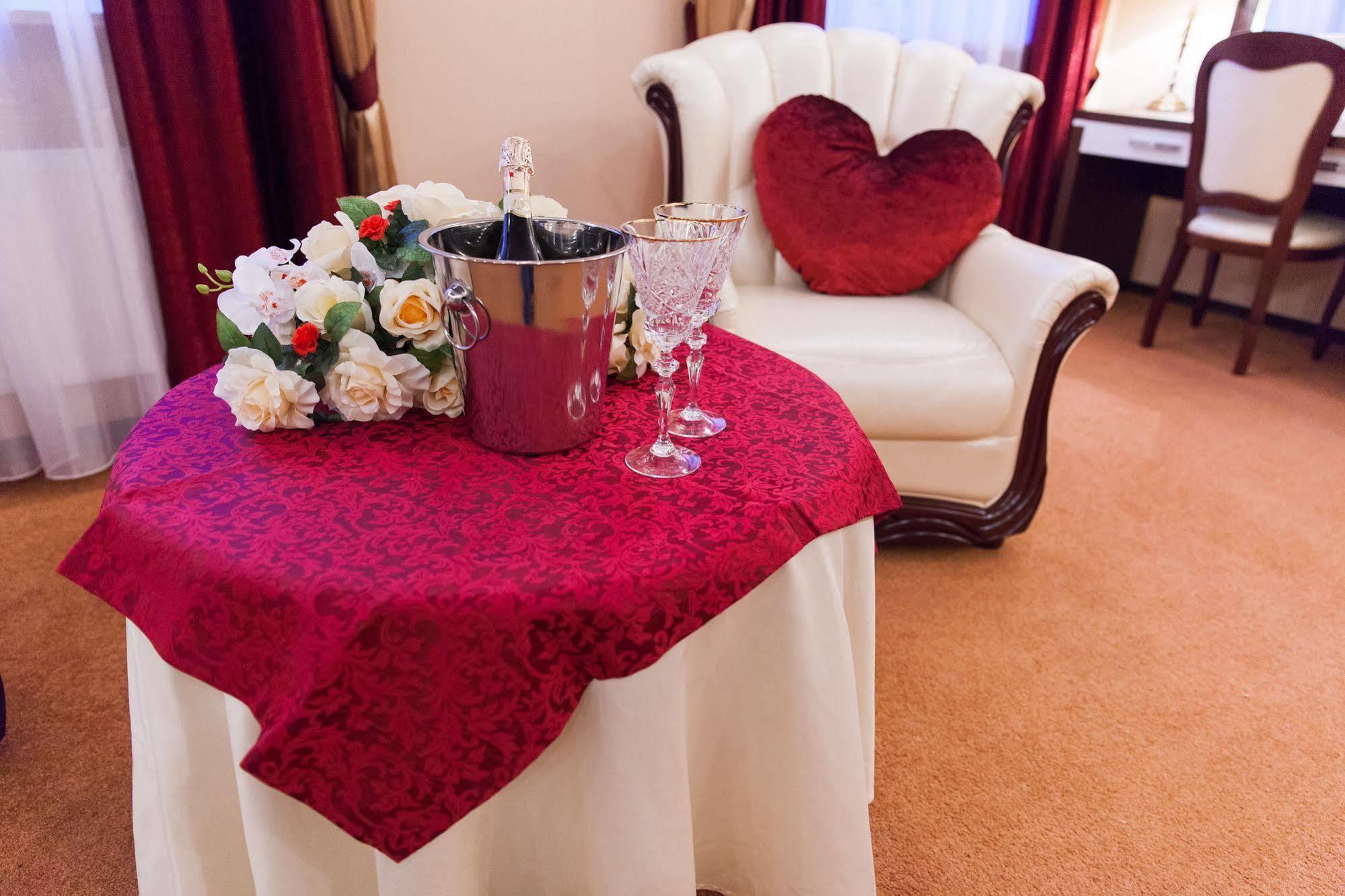 Gubernsky Hotel Minsk Ngoại thất bức ảnh