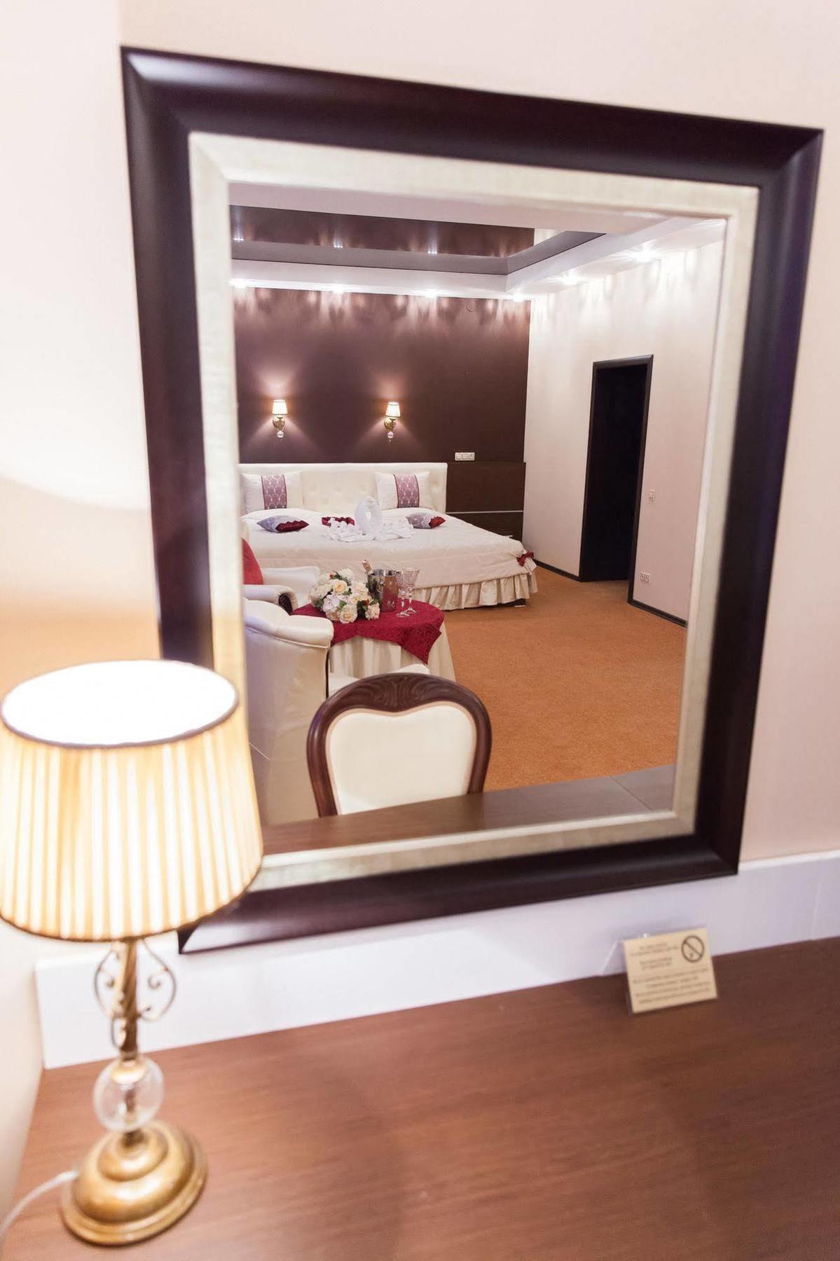 Gubernsky Hotel Minsk Ngoại thất bức ảnh