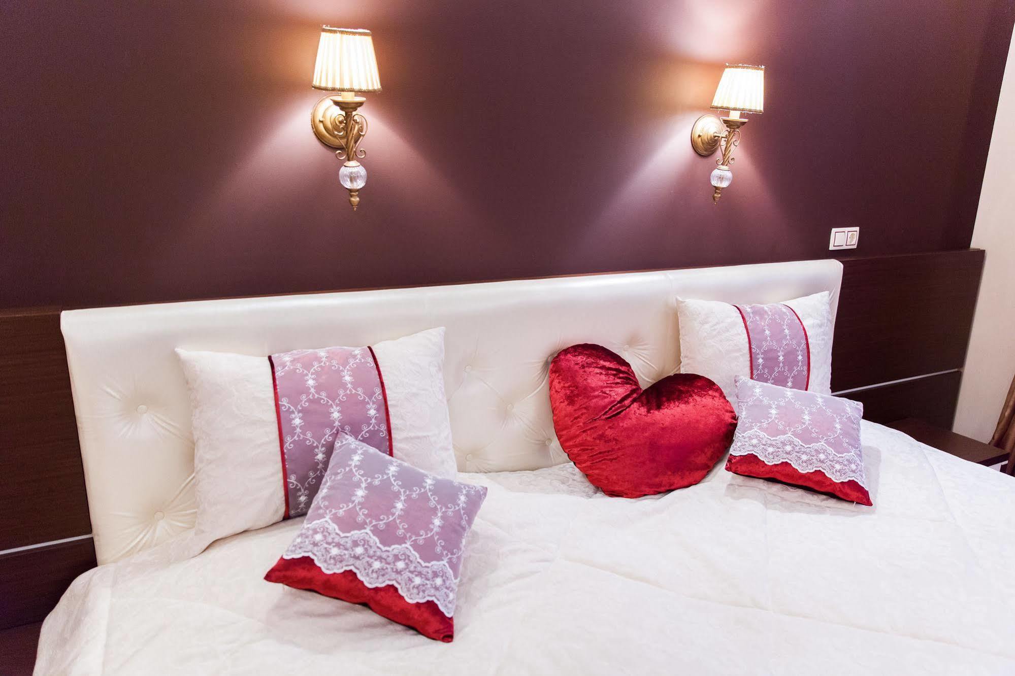 Gubernsky Hotel Minsk Ngoại thất bức ảnh