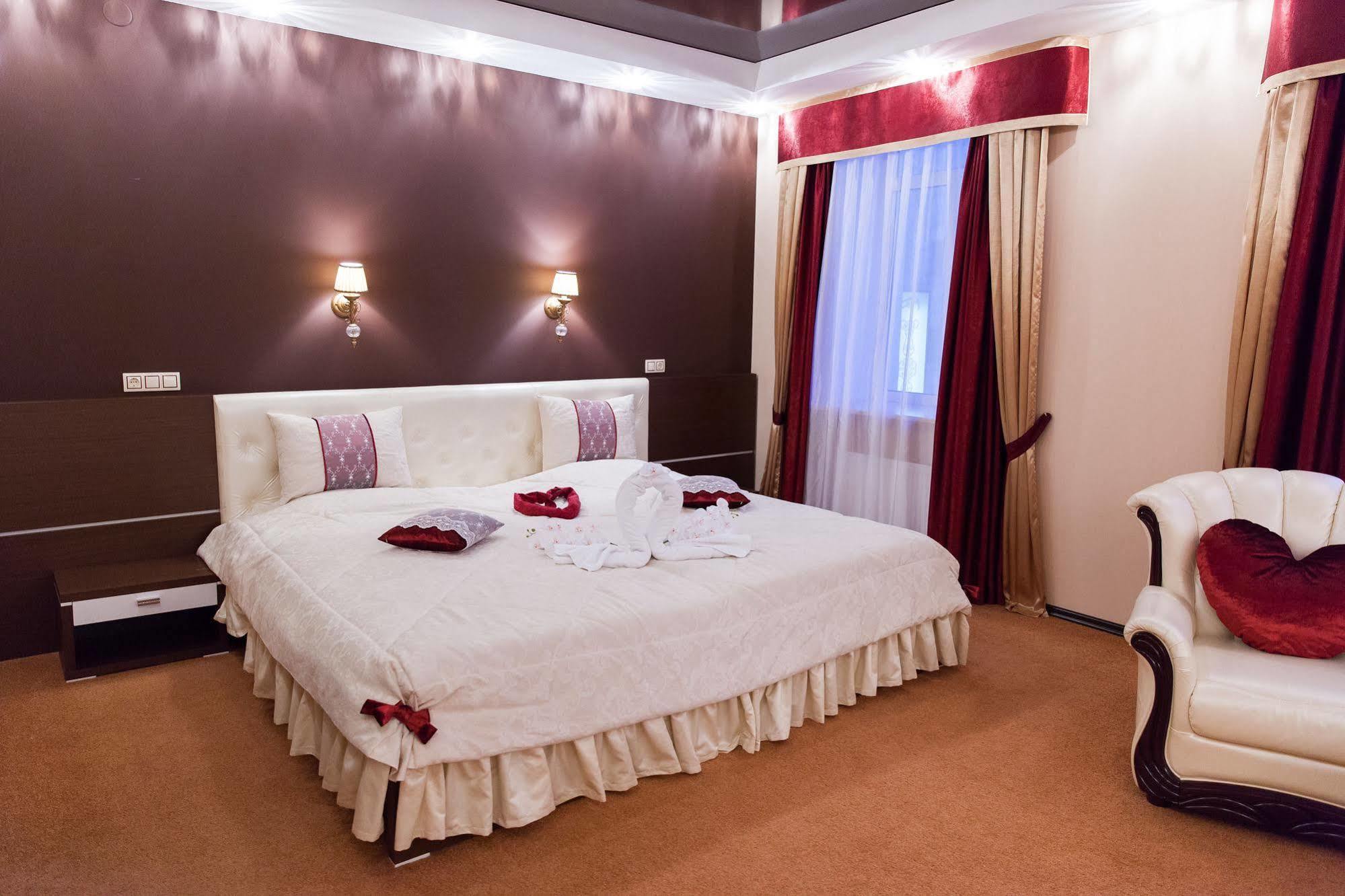 Gubernsky Hotel Minsk Ngoại thất bức ảnh