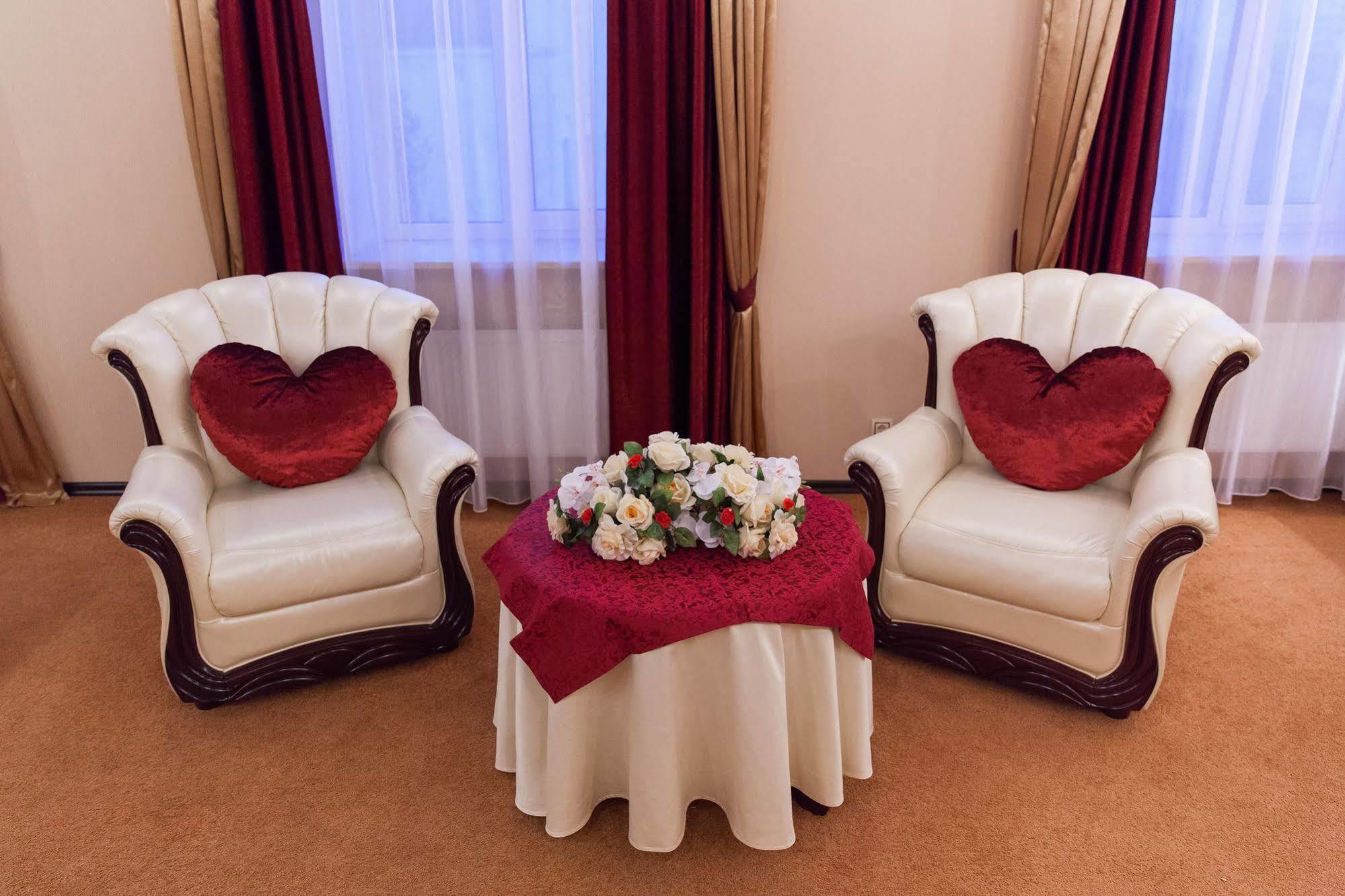 Gubernsky Hotel Minsk Ngoại thất bức ảnh
